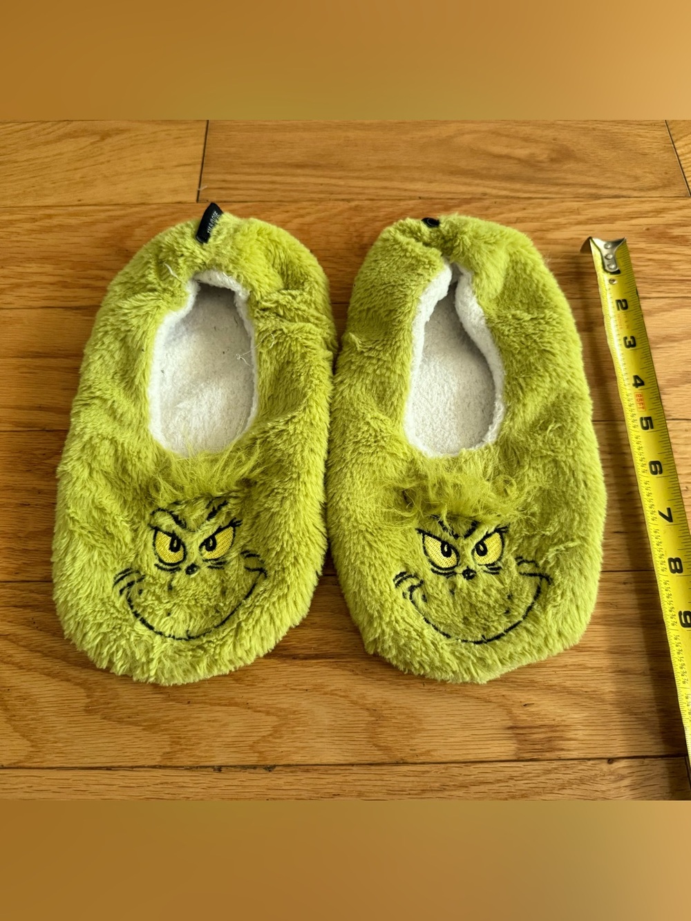 Dr. Seuss The Grinch slippers size 6-8